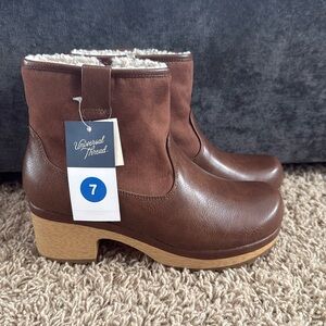 NEW with tags! Size 7 boots